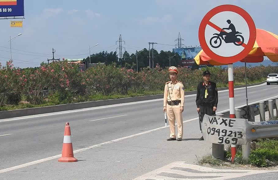 Bắc Giang: CSGT đẩy mạnh tuyên truyền, xử lý xe máy đi vào cao tốc