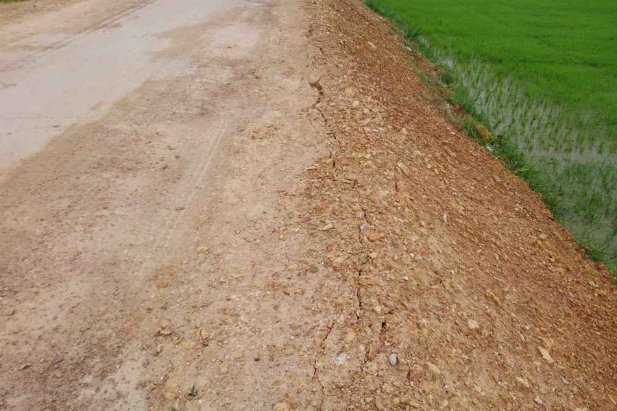 Thừa Thiên Huế: Đường nông thôn chưa nghiệm thu đã hư hỏng, xuống cấp