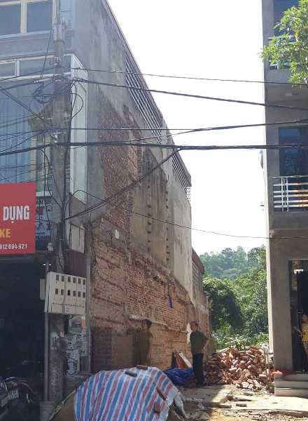 Thanh Sơn, Phú Thọ: Tranh chấp 10 cm đất, thuê người phá tường nhà của hàng xóm