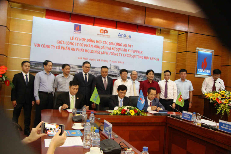 Lễ ký Hợp đồng Hợp tác gia công sợi DTY giữa PVTEX và Công ty Cổ phần Xơ sợi tổng hợp An Sơn