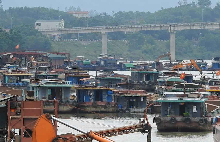 Đoan Hùng - Phú Thọ: Lộn xộn hoạt động bến bãi tàu thuyền trên sông Lô