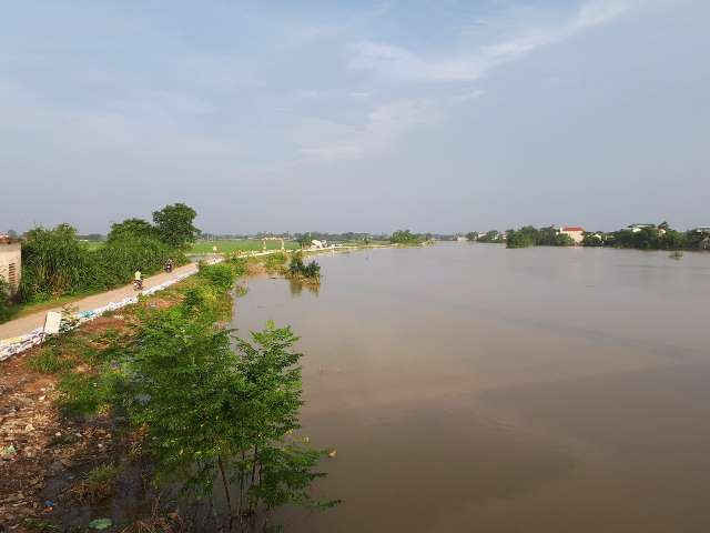Ngập lụt ở ngoại thành Hà Nội: Nước đã có dấu hiệu rút