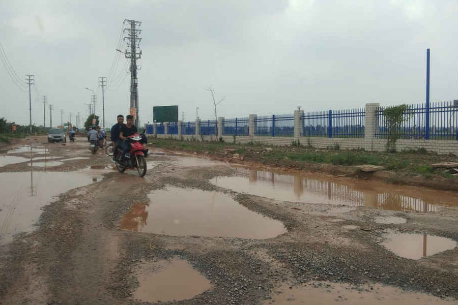 Đường gom cao tốc Hà Nội - Bắc Giang xuống cấp nghiêm trọng: Sẽ sửa chữa xong trong hai tháng nữa?