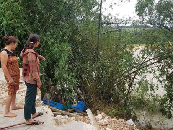 Nghệ An: Sạt lở nghiêm trọng đe dọa 22 hộ dân ở bờ sông Hiếu