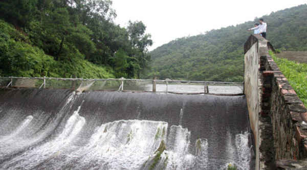 Hà Nội: Mực nước nhiều sông, hồ vẫn ở mức cao