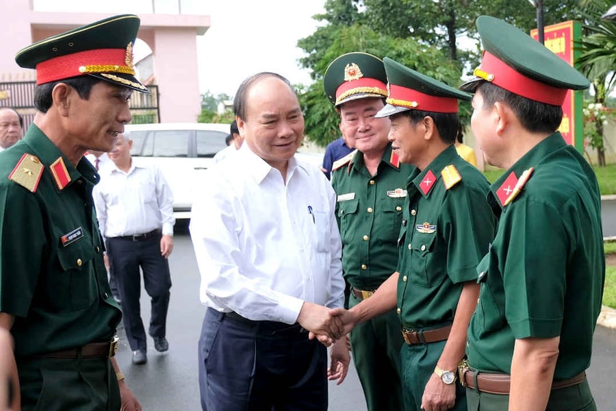 Thủ tướng thăm Binh đoàn 16