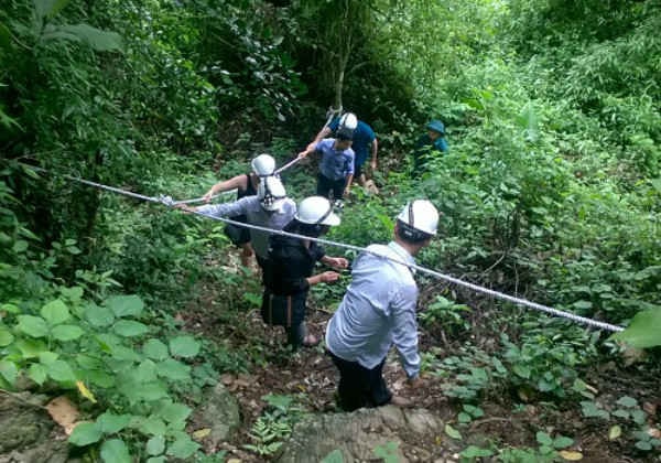 VQG Phong Nha – Kẻ Bàng “diễn giải môi trường” cho khách tham quan Núi Đôi