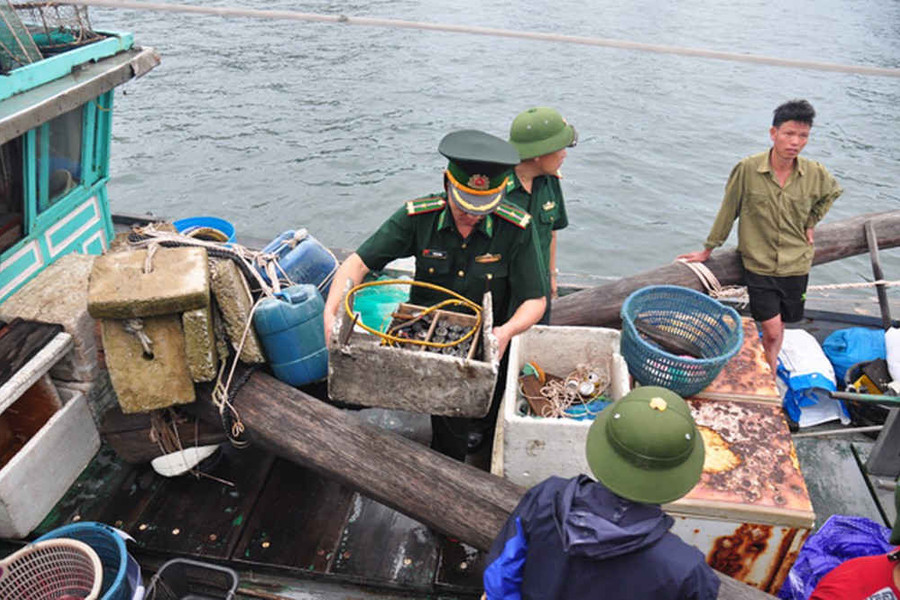 Quảng Ninh bắt 5 tàu cá khai thác tận diệt thủy sản