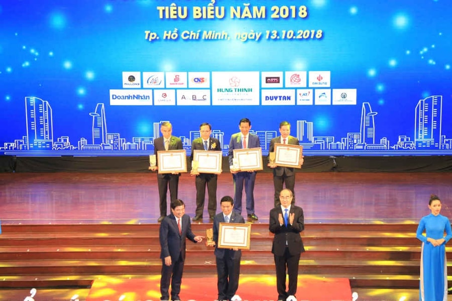 Hòa Bình vinh dự Top 10 Doanh nghiệp TP.HCM tiêu biểu 2018