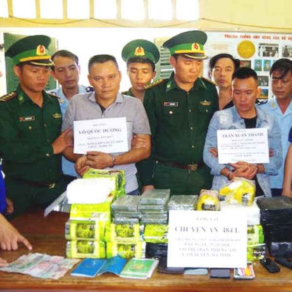 Hà Tĩnh: Bắt 2 đối tượng vận chuyển ma túy từ Lào về Việt nam