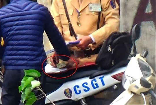 Vụ 'CSGT làm luật như ảo thuật' ở Hà Nội: Kỷ luật, giáng cấp nhiều cán bộ