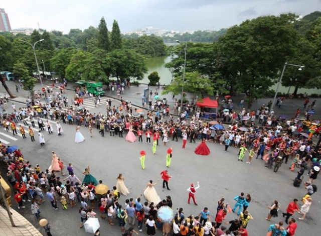 Tổ chức nhiều sự kiện tại phố đi bộ hồ Hoàn Kiếm trong tháng 12