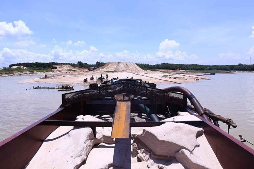 Ba tỉnh phối hợp tiêu trừ “cát tặc” trên hồ Dầu Tiếng