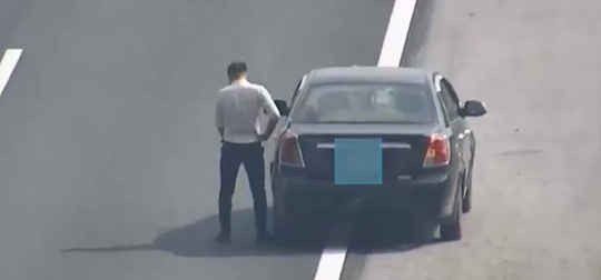 Đề nghị xử lý tài xế đi vệ sinh trên cao tốc Hà Nội - Hải Phòng