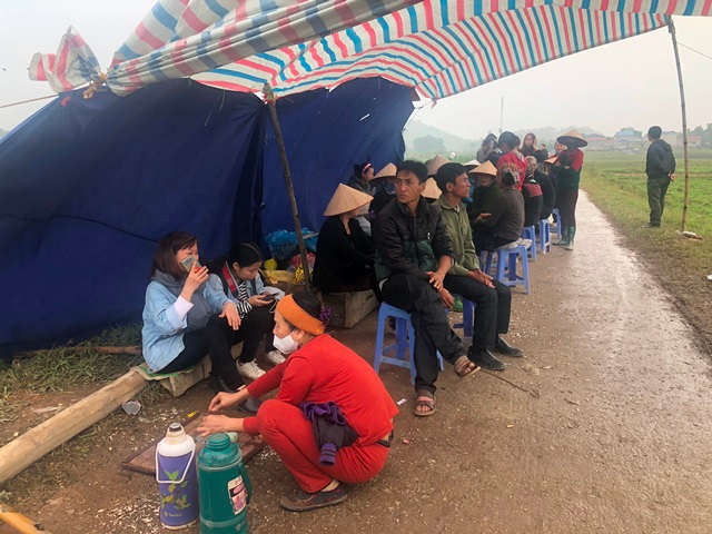 Người dân thu dọn lều bạt, bãi rác Nam Sơn được “giải phóng”