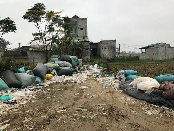 Hoằng Hóa (Thanh Hóa): Thuê đất để làm trang trại, nhưng lại mở xưởng sản xuất hạt nhựa gây ô nhiễm môi trường