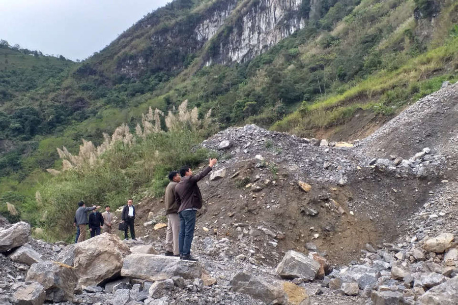 Điện Biên: Đoàn kiểm tra liên ngành mỏ đá Mường Ẳng 4