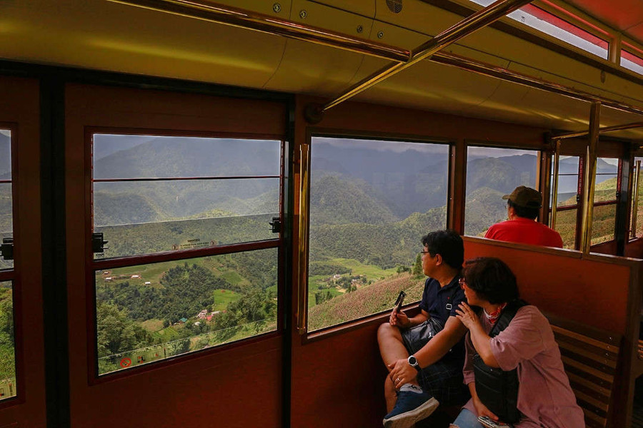 Hành trình kỳ công tạo dựng chuyến tàu hỏa leo núi dài nhất Việt Nam