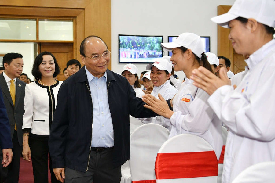 Thủ tướng Chính phủ thăm và làm việc tại Công ty thực phẩm xuất khẩu Đồng Giao