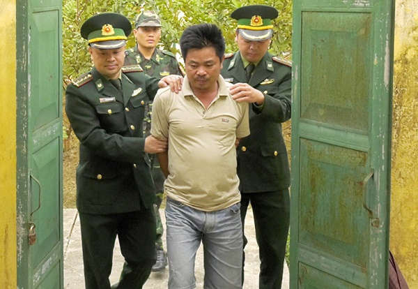 Lào Cai: Khởi tố đối tượng tàng trữ heroin trong xe container
