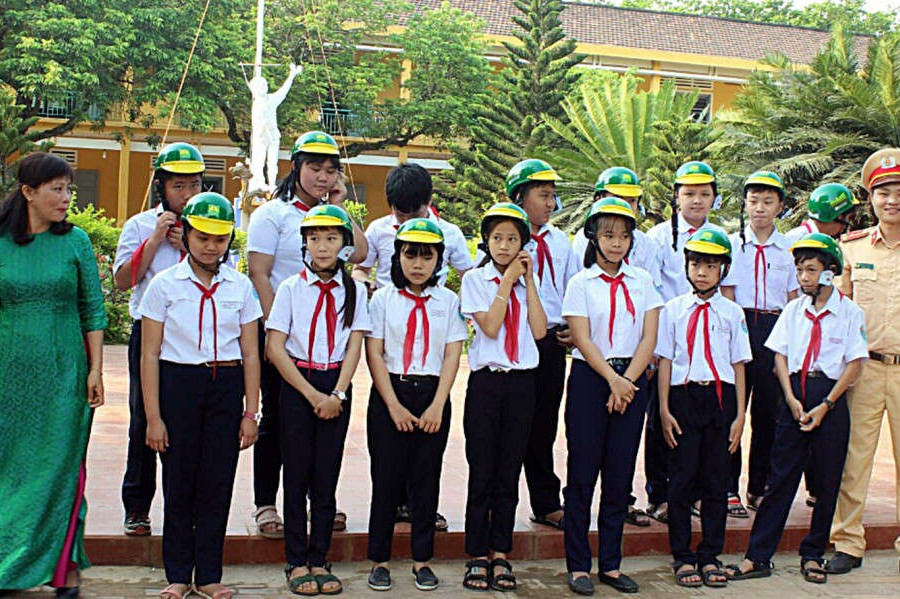 Quảng Nam: 800 học sinh THCS hăng hái tham gia buổi tuyên truyền Luật Giao thông đường bộ