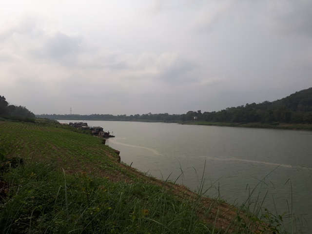 Sông Mã bị “rút ruột” ở Yên Định, Thanh Hóa: Cát tặc bỏ túi cả trăm triệu đồng mỗi ngày?