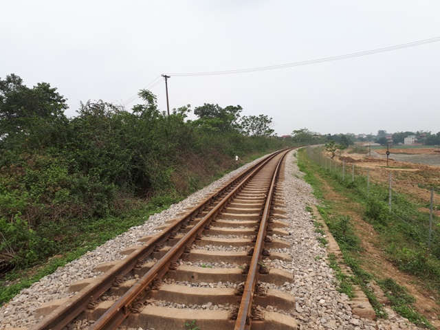 Thống nhất phương án xử lý vi phạm hành lang đường sắt ở xã Phù Lỗ