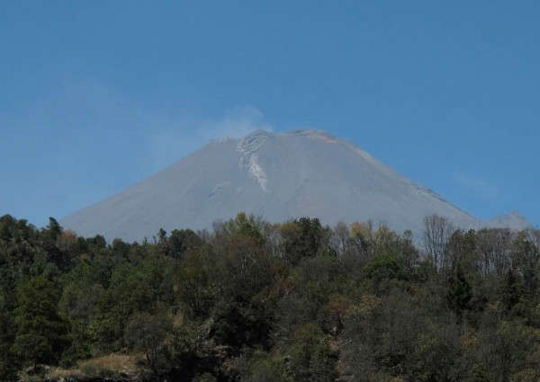 Mexico tăng mức cảnh báo cho núi lửa Popocatepetl khi hoạt động tăng cường