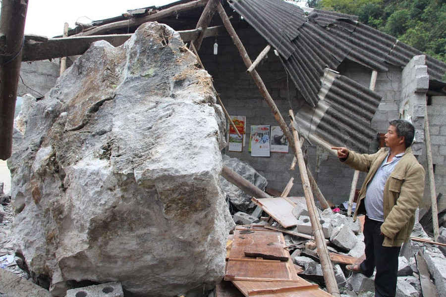 Cao Bằng: 1 người bị thương nặng do tảng đá lớn lăn sập nhà