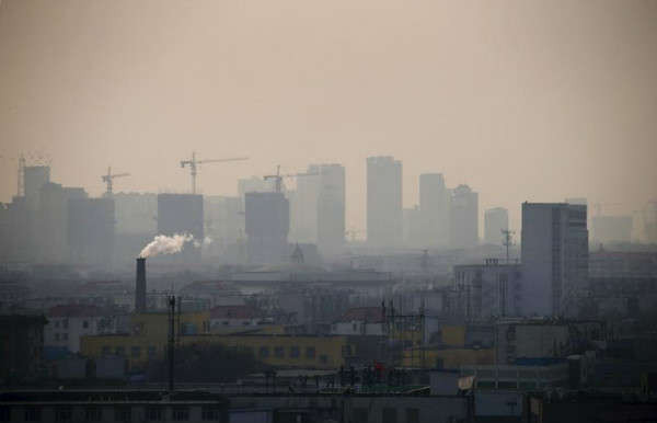 Trung Quốc: Thành phố Đường Sơn ban bố cảnh báo khói bụi cấp hai từ ngày 20/4