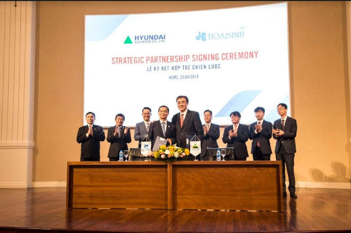 Hòa Bình ký kết thỏa thuận phát hành riêng lẻ và hợp tác chiến lược với Hyundai Elevator