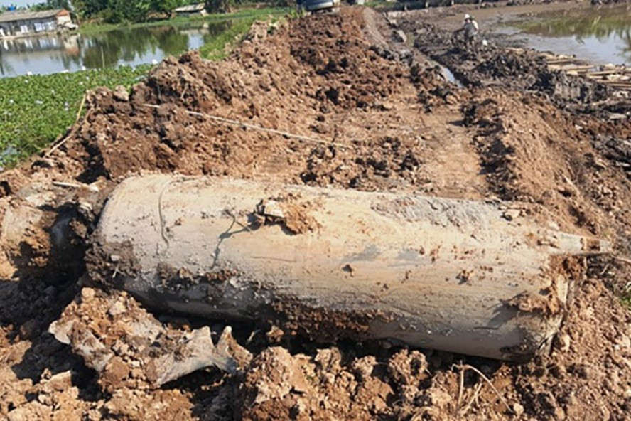 Quảng Nam: Nông dân cày ruộng gặp đạn pháo 75kg