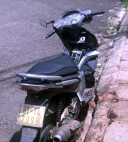 Cảnh sát đăng facebook tìm chủ nhân xe máy để quên ngoài đường