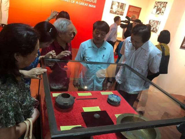 Chiêm ngưỡng nhiều hiện vật quý tại Trưng bày chuyên đề “Hồ Chí Minh – Chân dung một con người”
