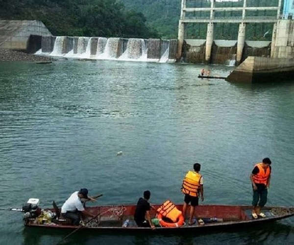 Nghệ An: Một người đuối nước do lật thuyền dưới chân Thủy điện Nậm Nơn