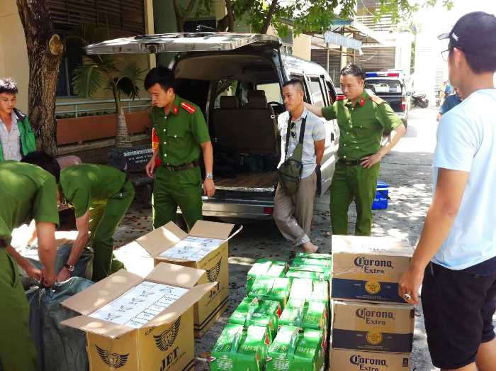 Đà Nẵng: Bắt giữ xe chở thuốc lá và bia nhập lậu