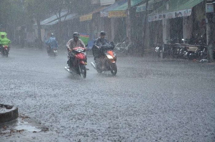 Cảnh báo dông sét, lũ quét ở nhiều nơi