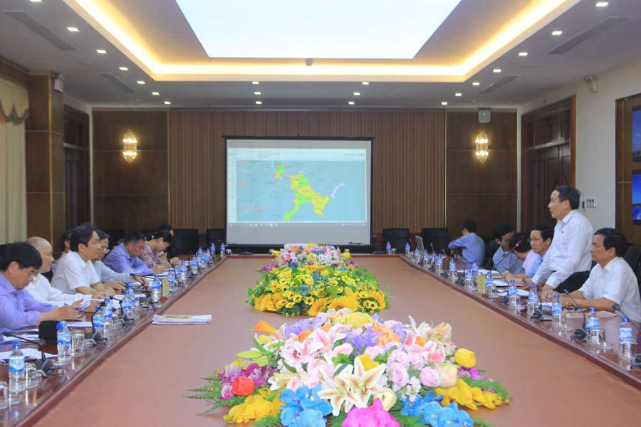 Khảo sát phương án tổng thể sắp xếp các đơn vị hành chính cấp huyện, xã tại Quảng Trị