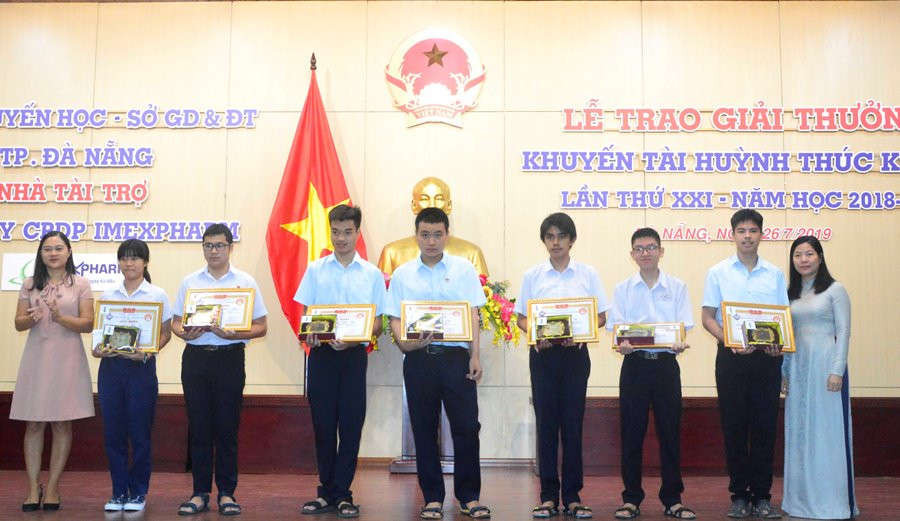 Đà Nẵng: 45 học sinh vinh dự nhận giải Khuyến tài Huỳnh Thúc Kháng
