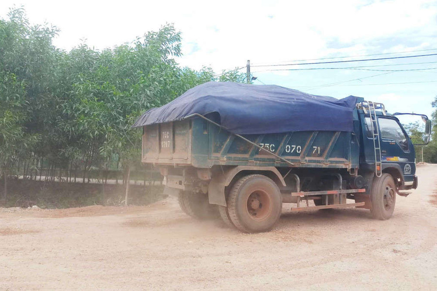 Vụ xe chở đất của Công ty 1-5 gây ô nhiễm ở Phong Điền (Thừa Thiên Huế): Doanh nghiệp nói gì?