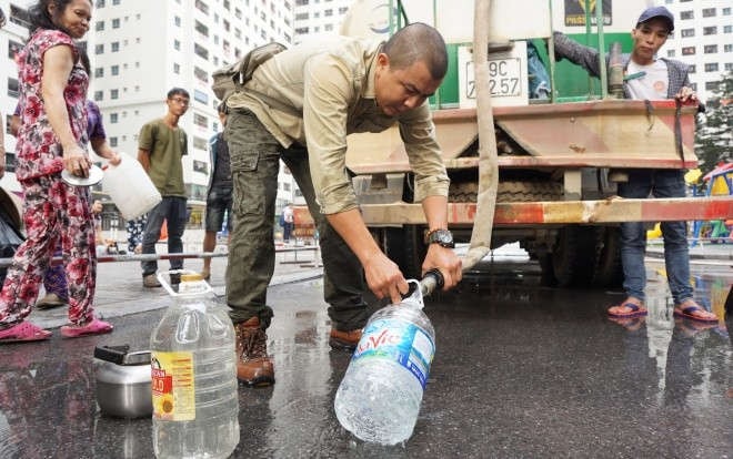 Tìm ra nguyên nhân nước miễn phí cho cư dân HH Linh Đàm có mùi tanh, vẩn đục.