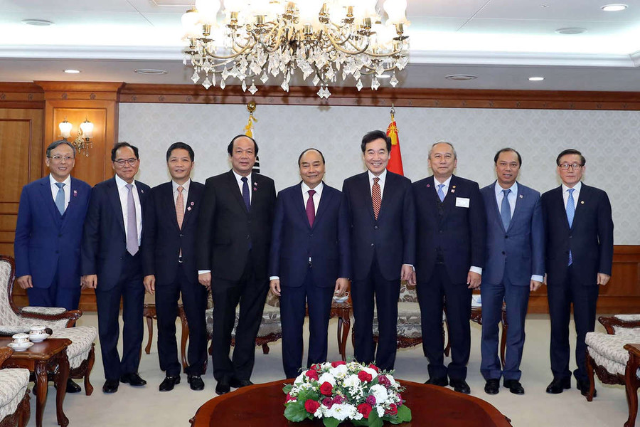 Thủ tướng Nguyễn Xuân Phúc gặp Thủ tướng Hàn Quốc