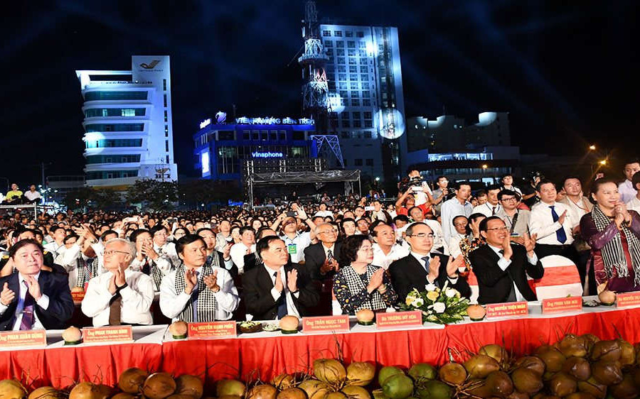 Chủ tịch Quốc hội Nguyễn Thị Kim Ngân dự khai mạc Lễ hội Dừa tại Bến Tre 