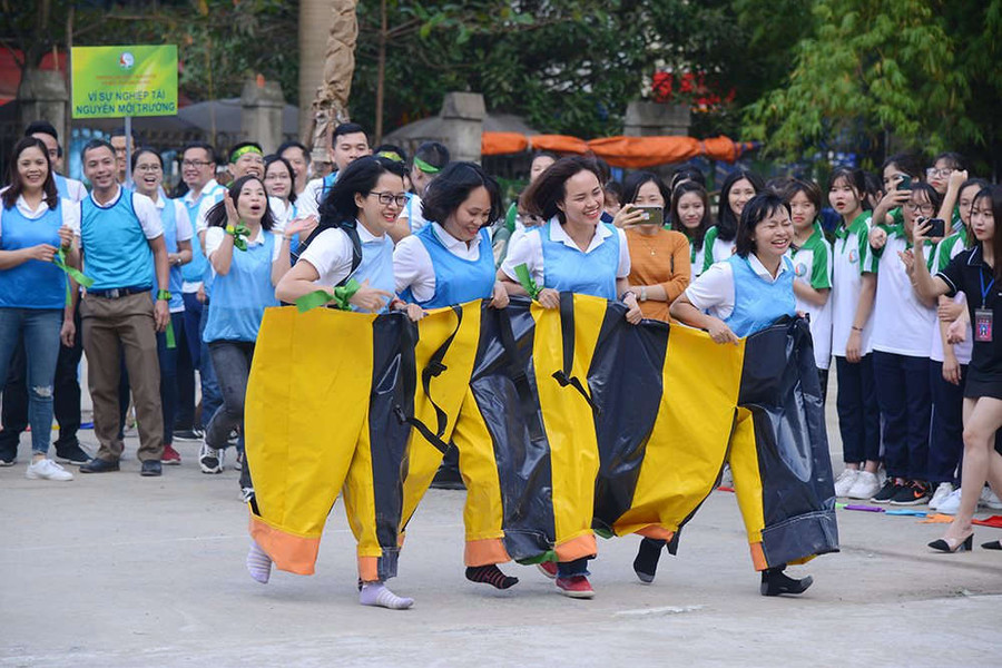 Đại học TN&MT: “Nhảy Flashmob”, phát động chiến dịch chống rác thải nhựa
