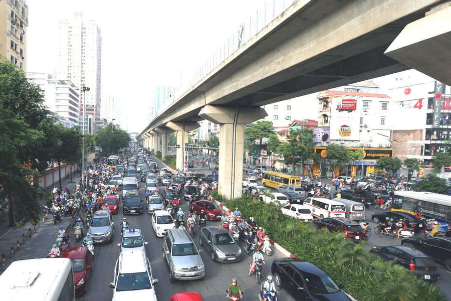Hà Nội phân luồng giao thông đến 31/12 để sửa chữa đường Quang Trung