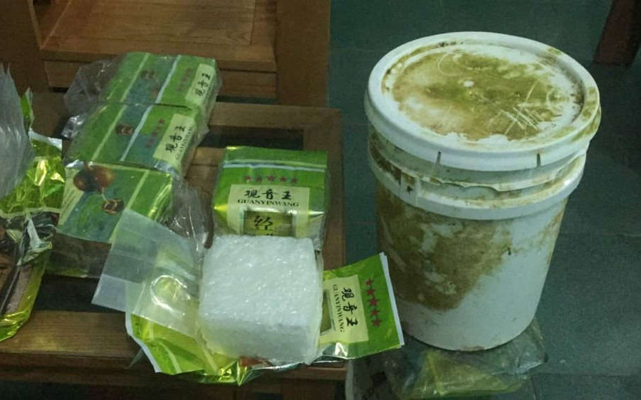 Nghi vấn phát hiện ma túy trong thùng nhựa trôi dạt trên bờ biển Quảng Trị