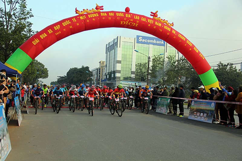 Lào Cai: Sôi động Giải đua xe đạp “ Một đường đua hai quốc gia” 