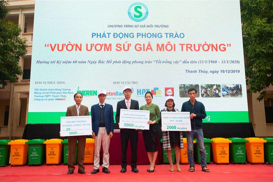 Trao tặng 10.000 cây giống cho gần 20 trường học các cấp thuộc tỉnh Phú Thọ