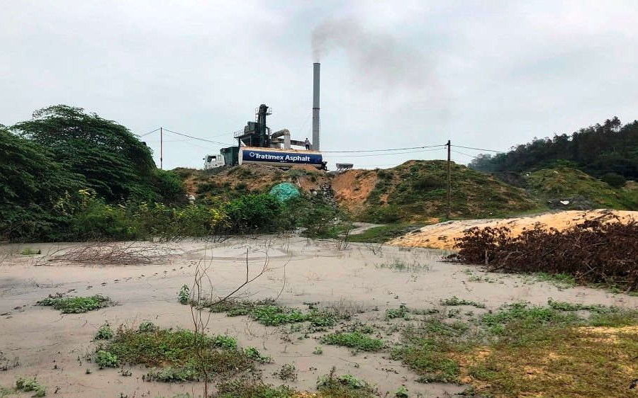 Quảng Bình: Trạm trộn bê tông nhựa của Công ty 494 xả thải ra môi trường