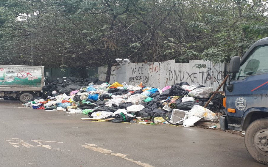 Nam Từ Liêm, Hà Nội: Xe rác “bủa vây”, người đi đường khốn khổ vì ô nhiễm